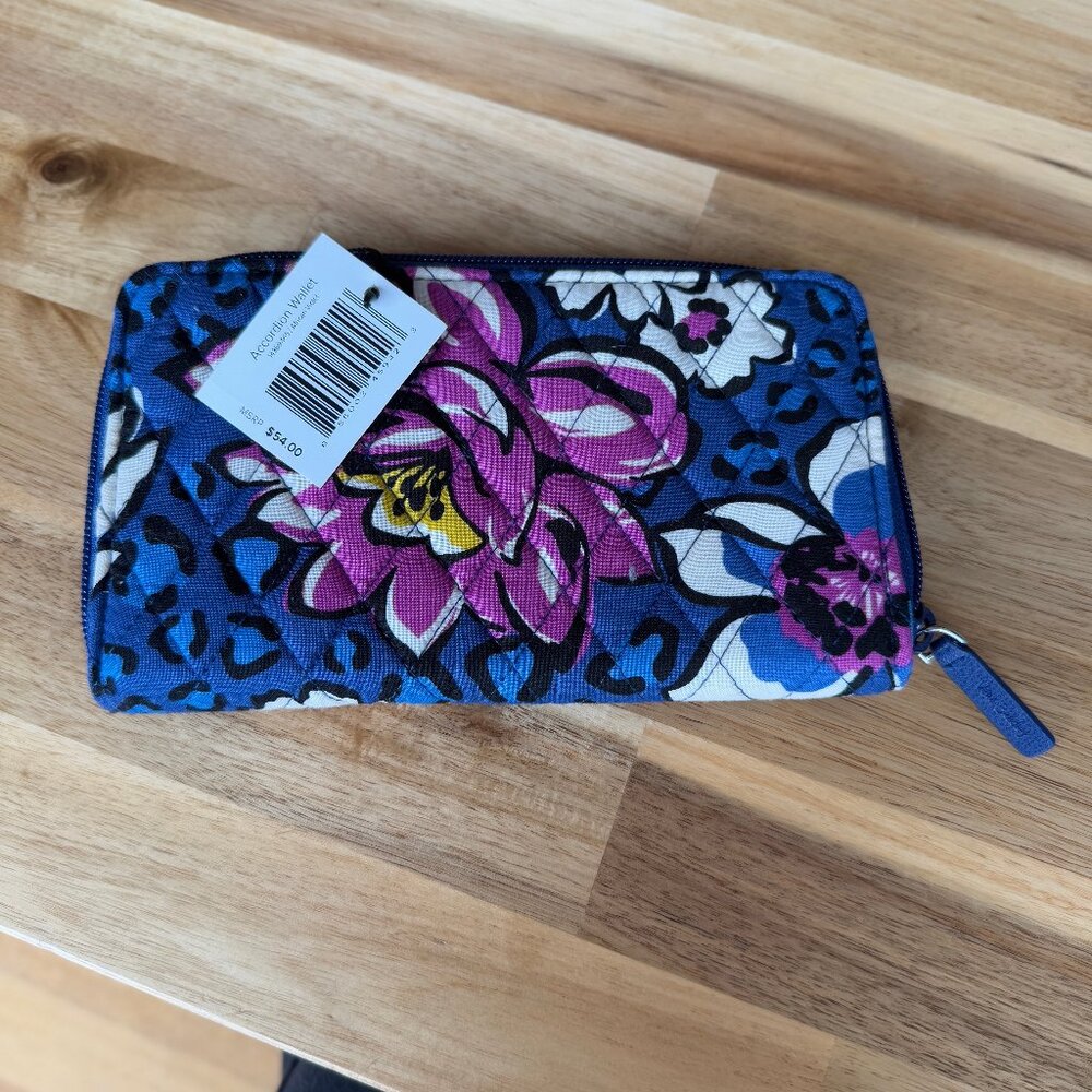 *SHOP CLOSING 4/26* Vera Bradley Accordian Wallet – African Violet NWT